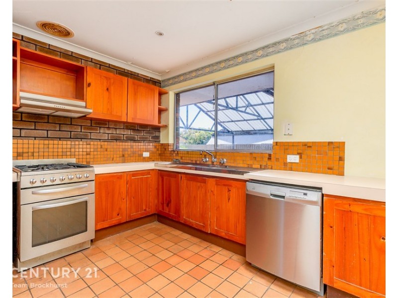 74 Glyndebourne Avenue, Thornlie WA 6108