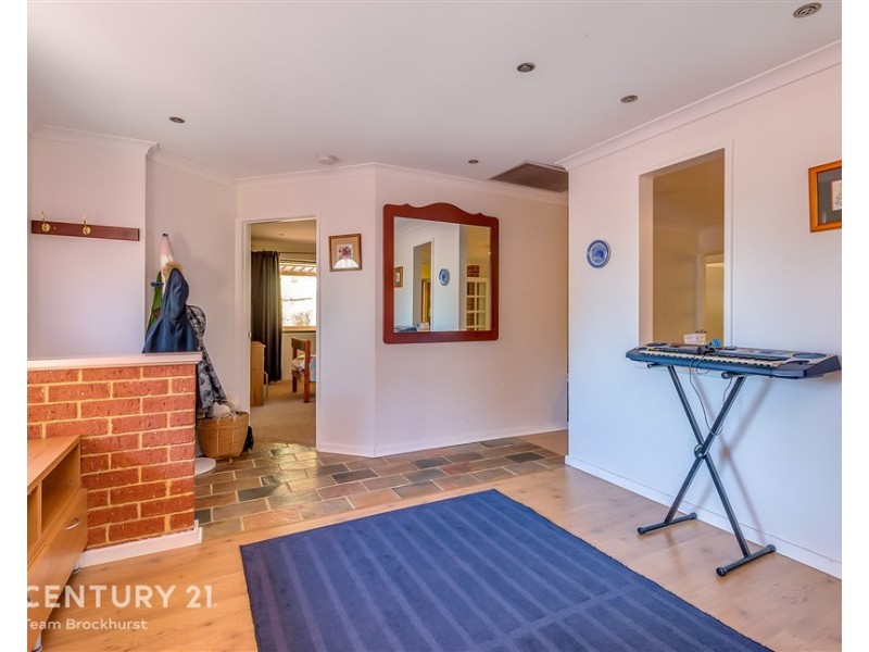 28 Painter Crescent, Mundaring WA 6073