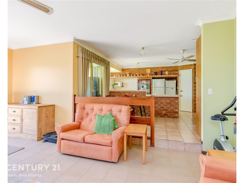 21 Stonecreek Close, Thornlie WA 6108