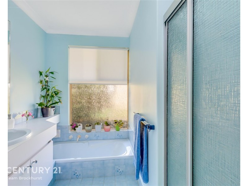 21 Stonecreek Close, Thornlie WA 6108