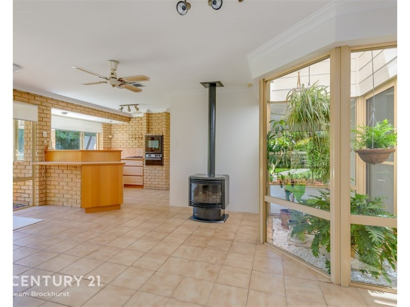 15 Castle Court, Thornlie WA 6108