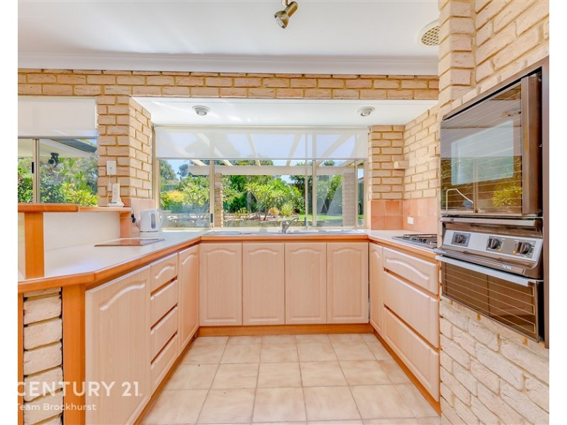 15 Castle Court, Thornlie WA 6108