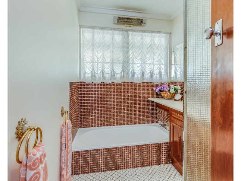 2 Pegus Street, Thornlie WA 6108