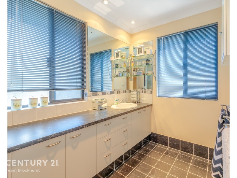 2/378 Kew Street, Cloverdale WA 6105