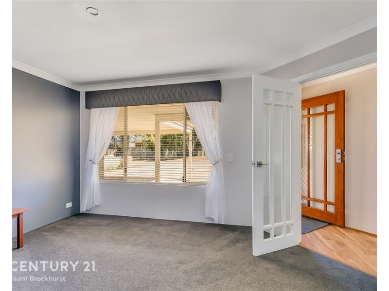 5 Moldern Place, Huntingdale WA 6110