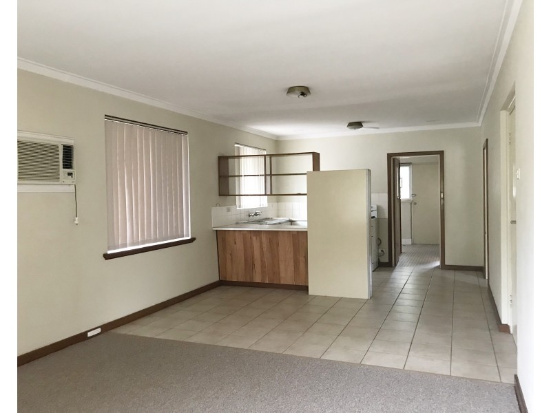 5b Nairn Street, Thornlie WA 6108