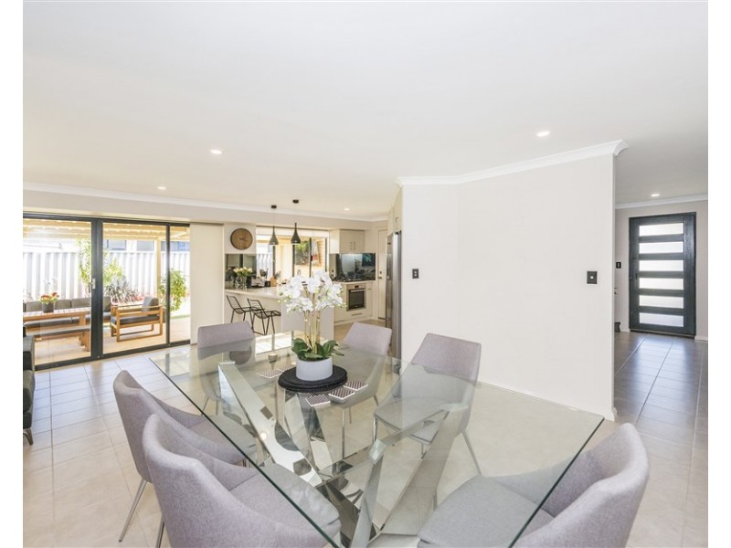 18 Strawberry Way, Forrestfield WA 6058