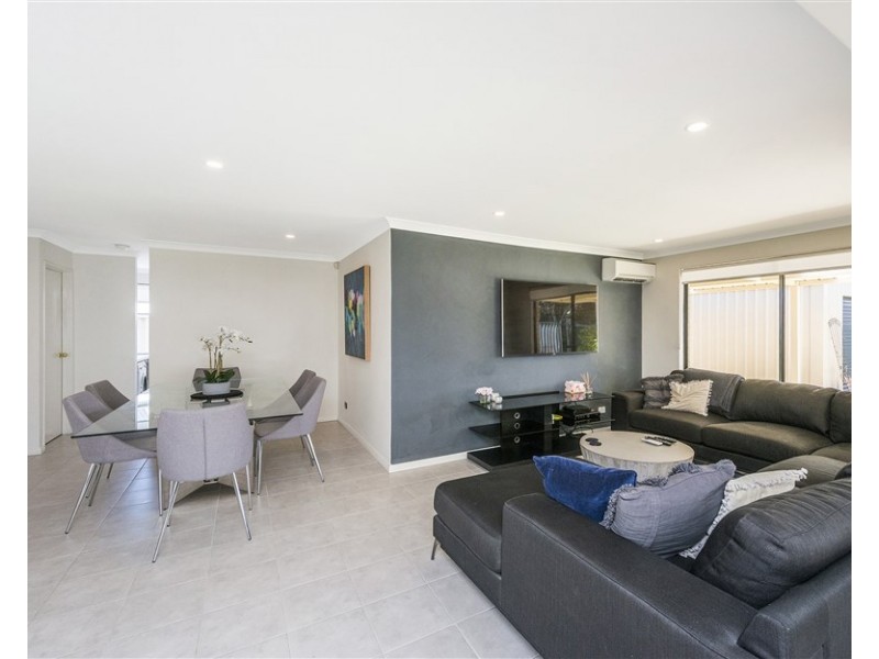 18 Strawberry Way, Forrestfield WA 6058