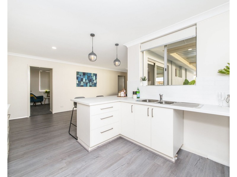 42 Mallee Way, Forrestfield WA 6058