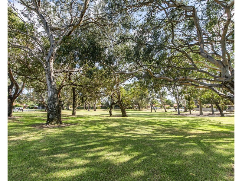 42 Mallee Way, Forrestfield WA 6058