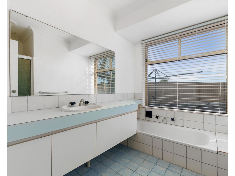 16 Greenhood Court, Gosnells WA 6110