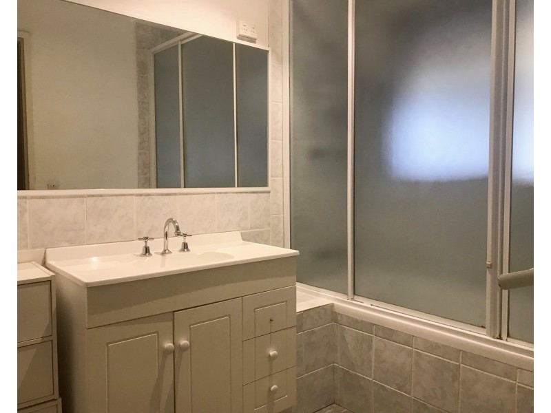 6 Farringdon Street, Huntingdale WA 6110