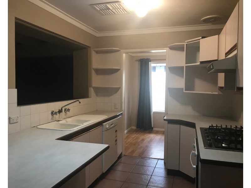 6 Farringdon Street, Huntingdale WA 6110