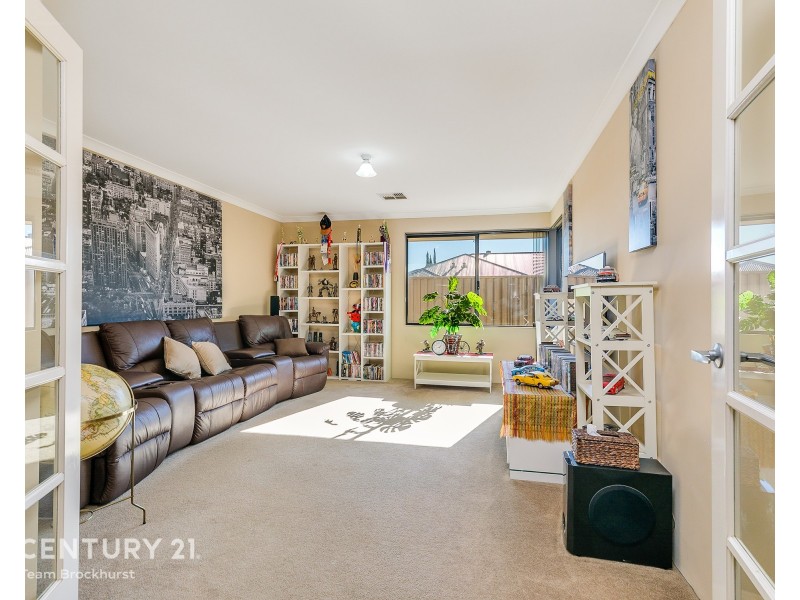 11 Grenoble Street, Piara Waters WA 6112