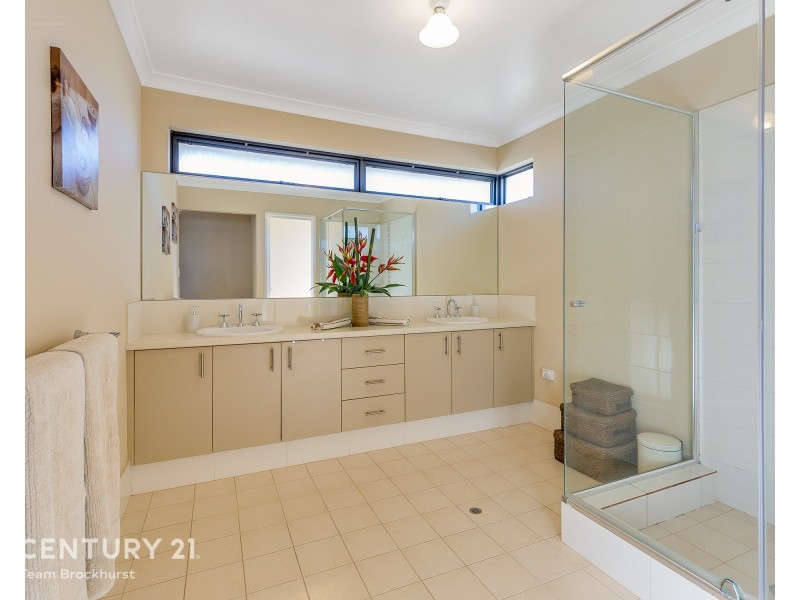 11 Grenoble Street, Piara Waters WA 6112