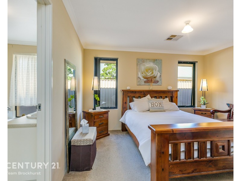 11 Grenoble Street, Piara Waters WA 6112