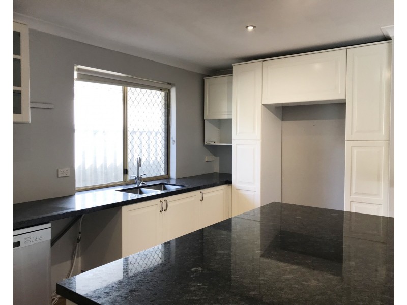 16 Kinghorn Place, Redcliffe WA 6104