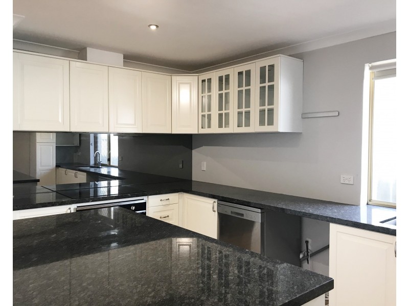 16 Kinghorn Place, Redcliffe WA 6104