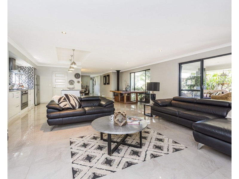 36 Redtingle Road, Camillo WA 6111