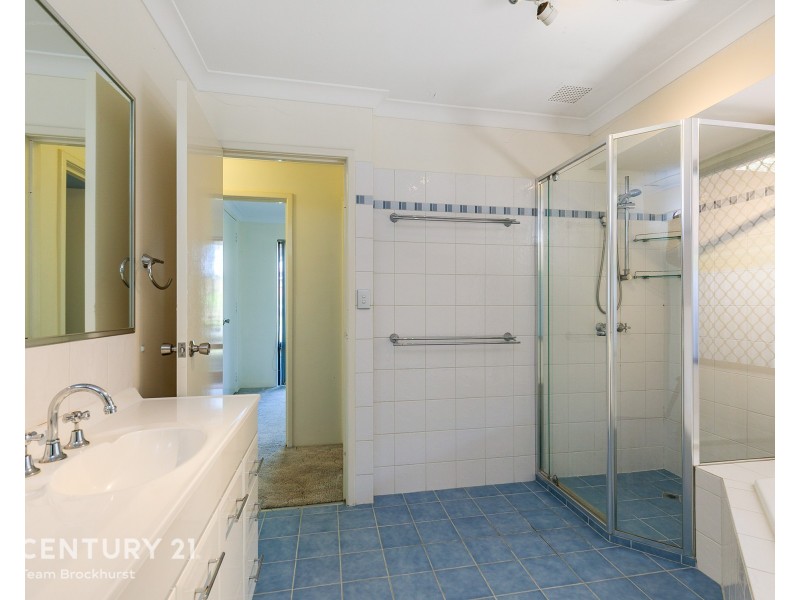 29 Lakesend Road, Thornlie WA 6108