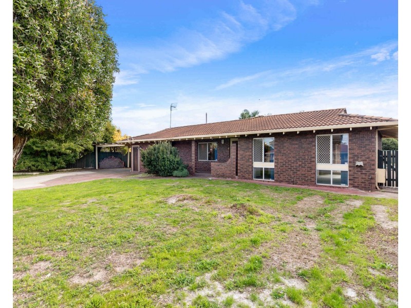 16 Orberry Place, Thornlie WA 6108