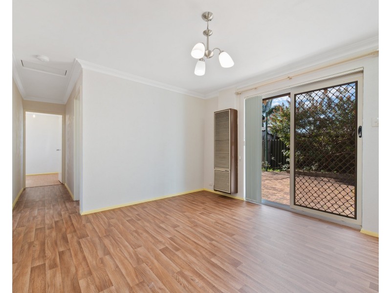 16 Orberry Place, Thornlie WA 6108