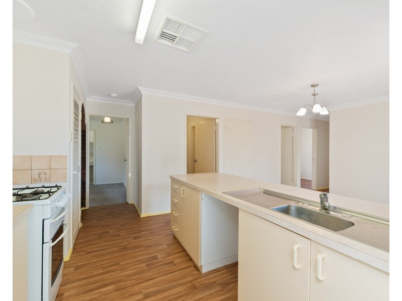 16 Orberry Place, Thornlie WA 6108