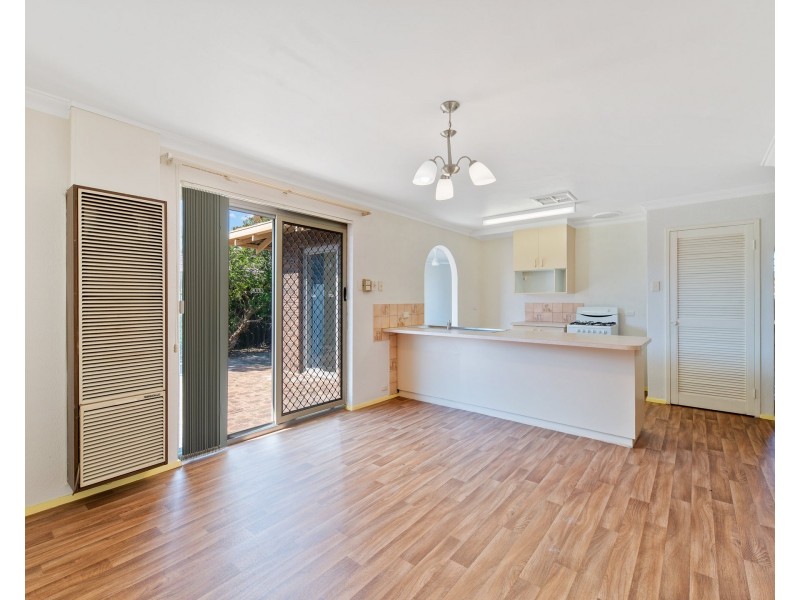 16 Orberry Place, Thornlie WA 6108