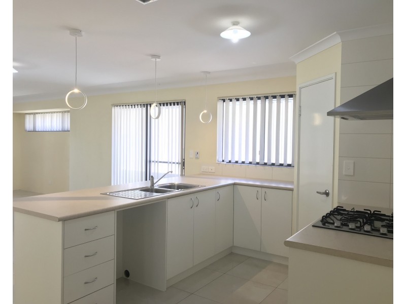 6 Elkington Pass, Huntingdale WA 6110