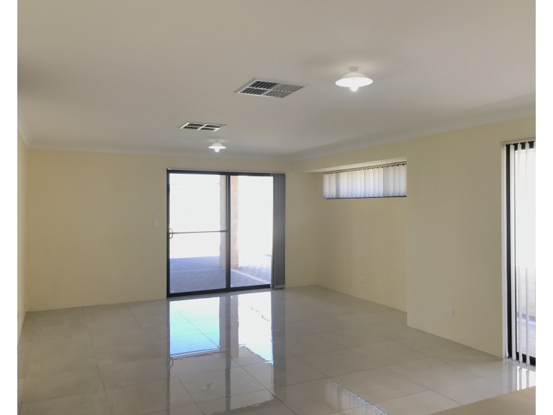 6 Elkington Pass, Huntingdale WA 6110