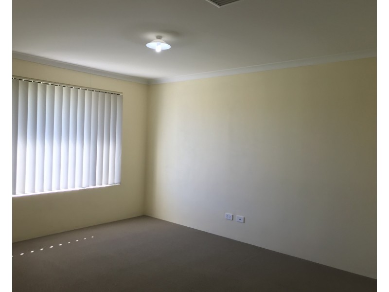 6 Elkington Pass, Huntingdale WA 6110