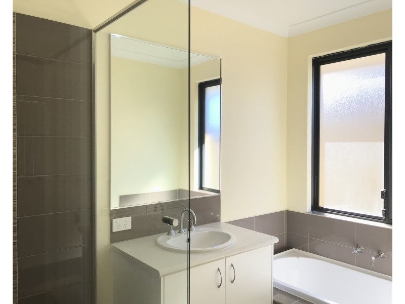 6 Elkington Pass, Huntingdale WA 6110