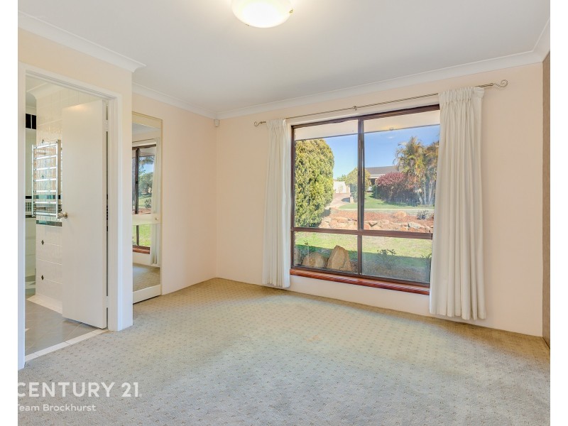 24 Bottlebrush Drive, Thornlie WA 6108