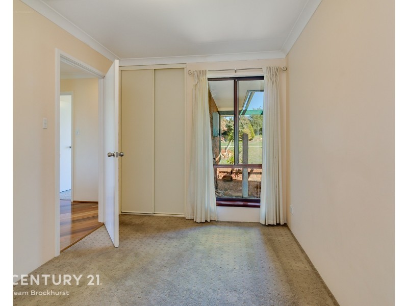 24 Bottlebrush Drive, Thornlie WA 6108