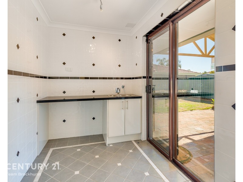 24 Bottlebrush Drive, Thornlie WA 6108