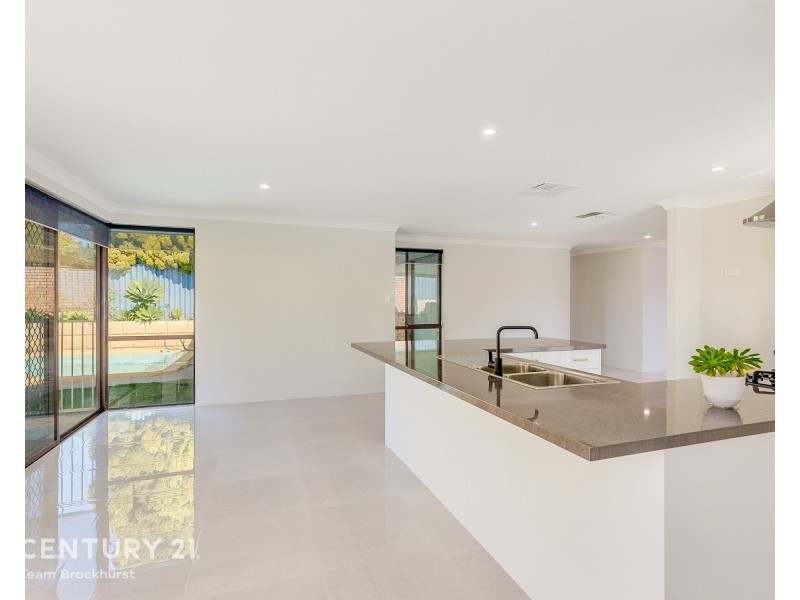 10 Explorer Drive, Thornlie WA 6108