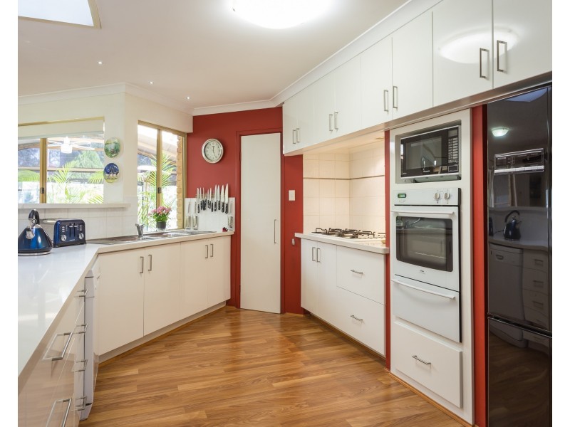 8 Melaleuca Court, Canning Vale WA 6155