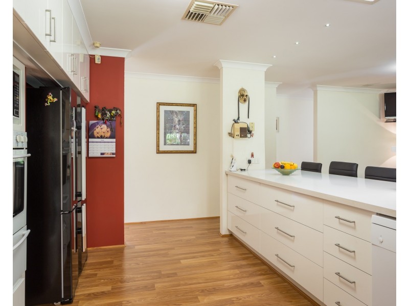 8 Melaleuca Court, Canning Vale WA 6155