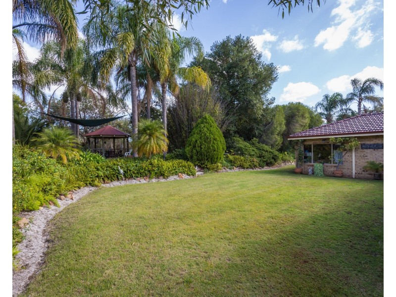 8 Melaleuca Court, Canning Vale WA 6155