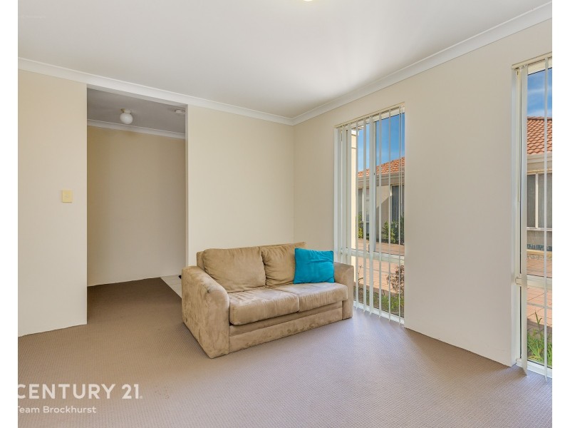 6/2 Hobby Retreat, Queens Park WA 6107