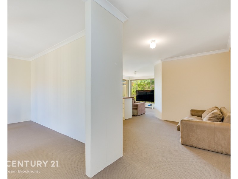 6/2 Hobby Retreat, Queens Park WA 6107