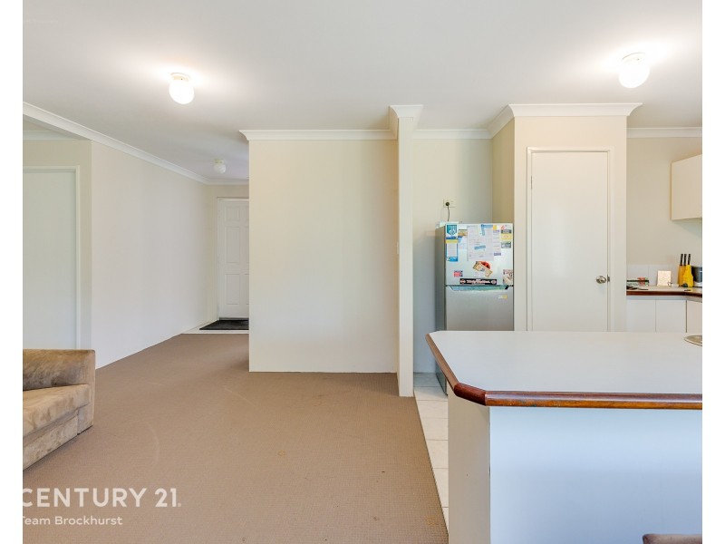 6/2 Hobby Retreat, Queens Park WA 6107