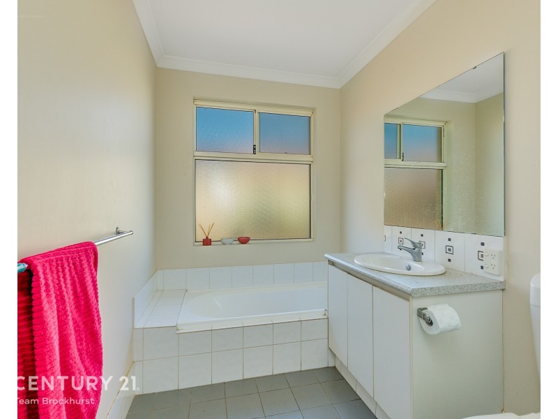 6/2 Hobby Retreat, Queens Park WA 6107