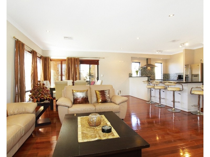 19 Claridge Circle, Thornlie WA 6108