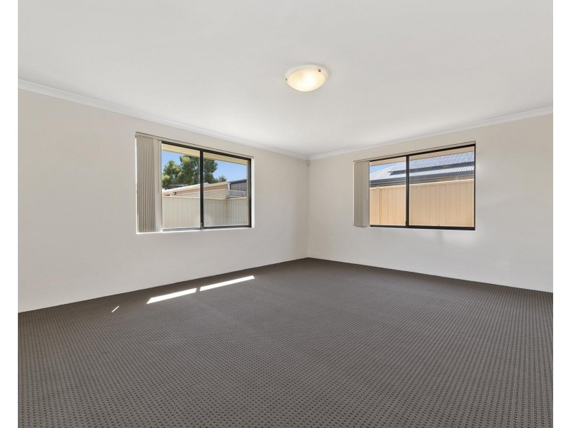 6 Marloo Street, Wattle Grove WA 6107