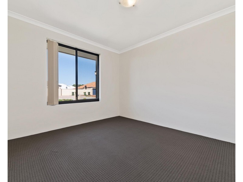 6 Marloo Street, Wattle Grove WA 6107