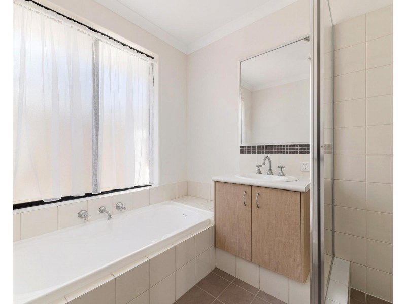 6 Marloo Street, Wattle Grove WA 6107