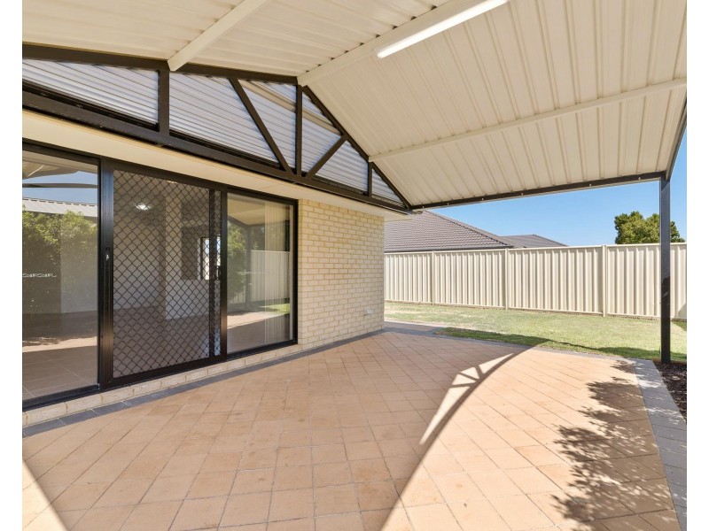 6 Marloo Street, Wattle Grove WA 6107