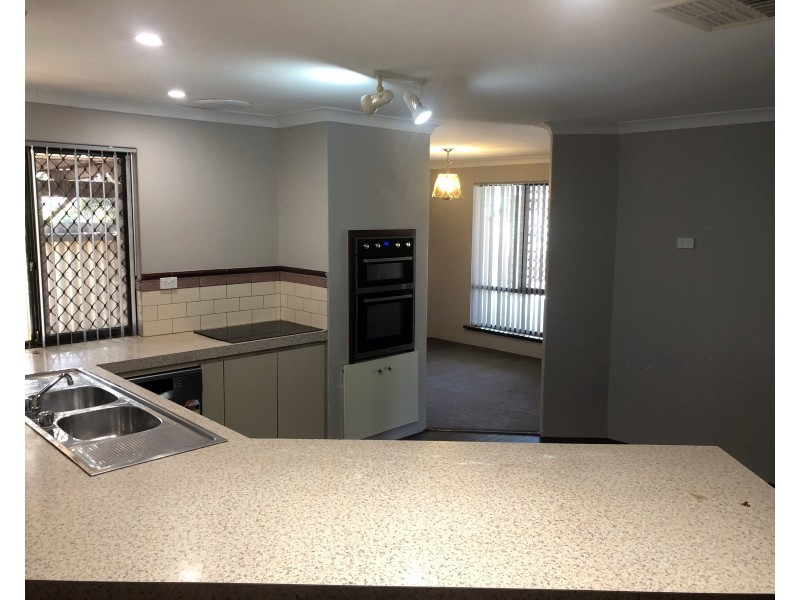 82 Greenway Avenue, Thornlie WA 6108