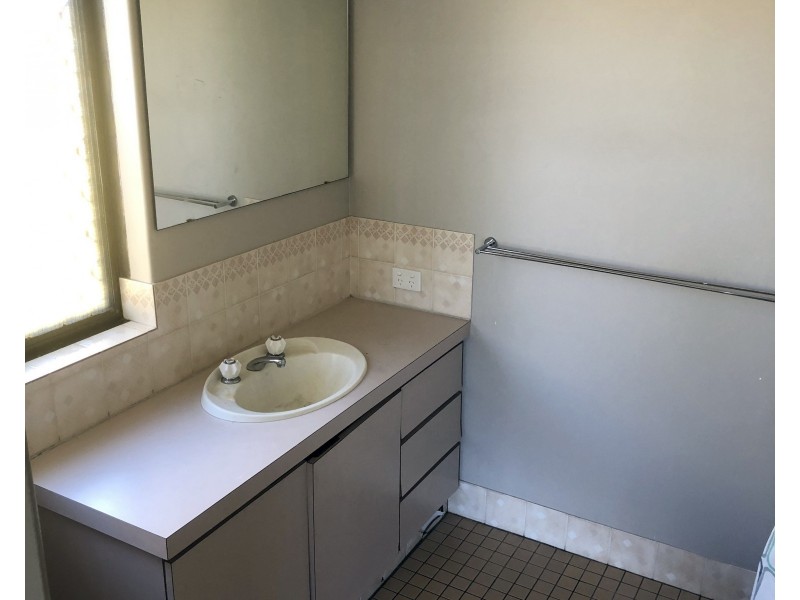 82 Greenway Avenue, Thornlie WA 6108